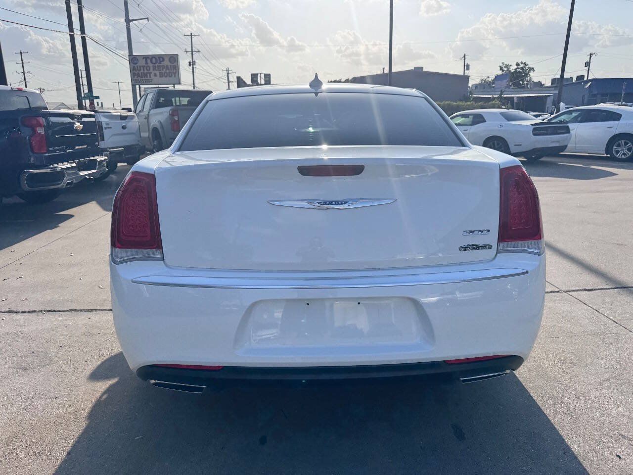 Used 2020 Chrysler 300 Touring L w/ Value Package RWD image 5