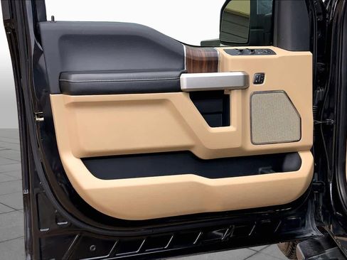 Used 2015 Ford F150 Lariat w/ Equipment Group 502A Luxury AWD/4WD image 22