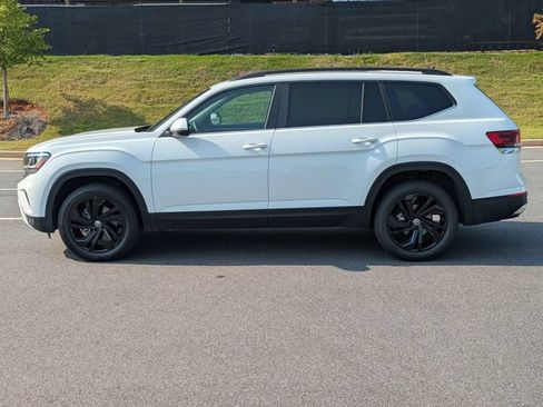 Used 2023 Volkswagen Atlas SE w/ Panoramic Sunroof Package FWD image 7