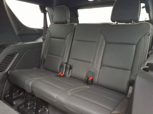 Used 2022 GMC Yukon SLT w/ SLT Premium Package image 10