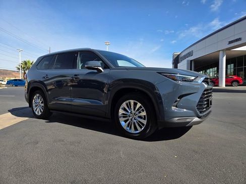 Used 2026 Toyota Grand Highlander Platinum image 2