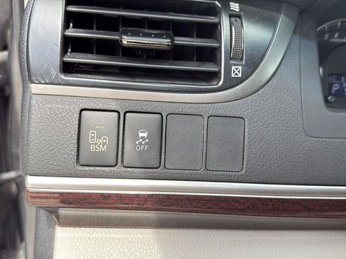 Used 2012 Toyota Camry XLE FWD image 28