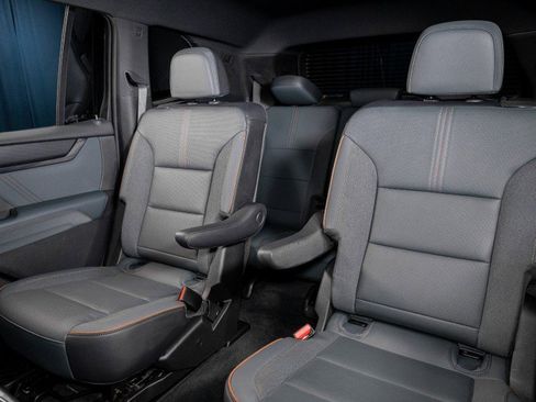 Used 2024 GMC Acadia AT4 w/ Luxury Package image 30