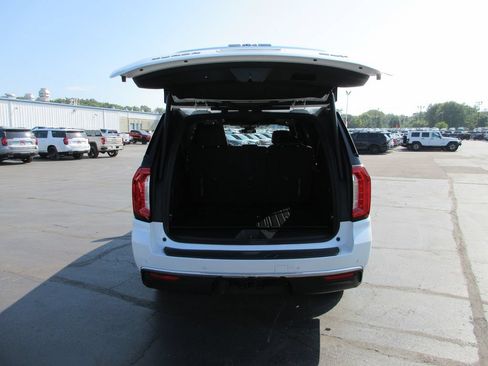 Certified 2023 GMC Yukon XL SLT AWD/4WD image 8