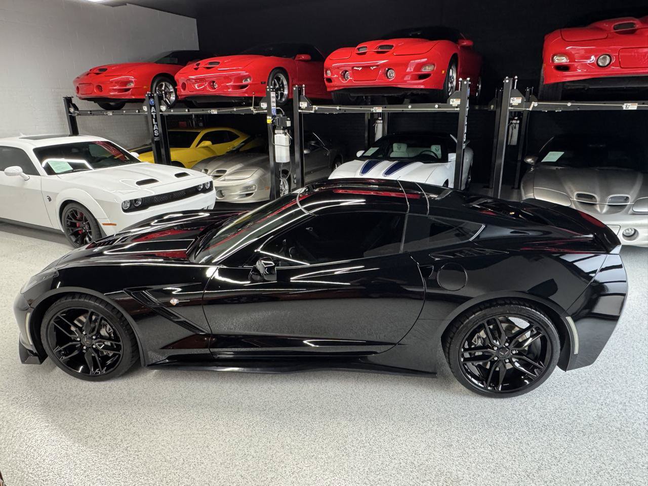 Used 2019 Chevrolet Corvette Stingray Coupe w/ 1LT RWD image 26