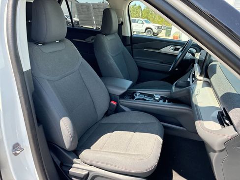 Used 2025 Ford Explorer Active AWD/4WD image 27