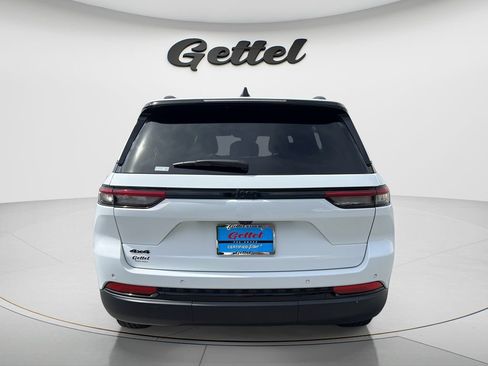 Used 2024 Jeep Grand Cherokee Altitude AWD/4WD image 6