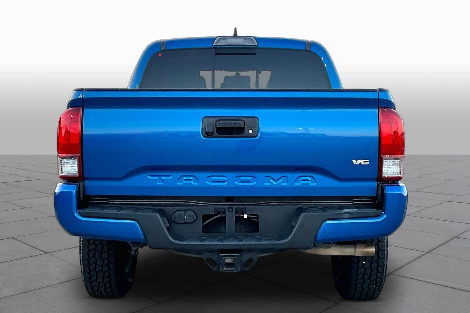Used 2017 Toyota Tacoma TRD Sport w/ Tow Package RWD image 5