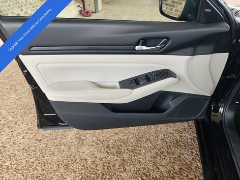 Used 2025 Nissan Altima 2.5 SV FWD image 9