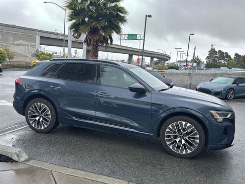 Used 2024 Audi Q8 e-tron Prestige w/ Prestige Package AWD/4WD image 5