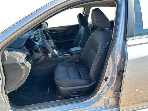 Used 2024 Nissan Altima 2.5 SV image 8