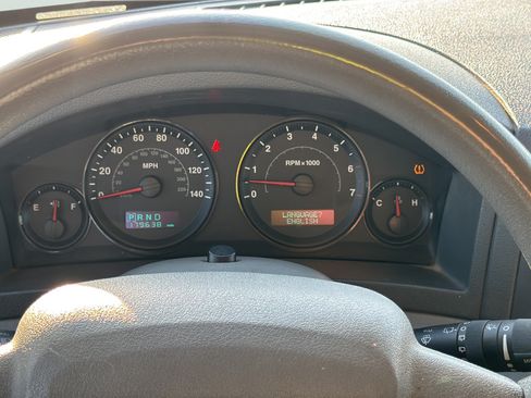 Used 2005 Jeep Grand Cherokee Laredo RWD image 29