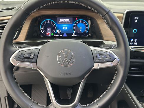 Used 2025 Volkswagen Atlas SE AWD/4WD image 16