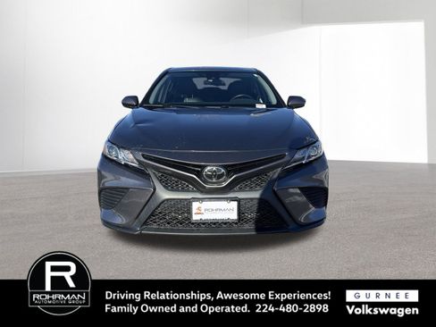 Used 2020 Toyota Camry SE image 3