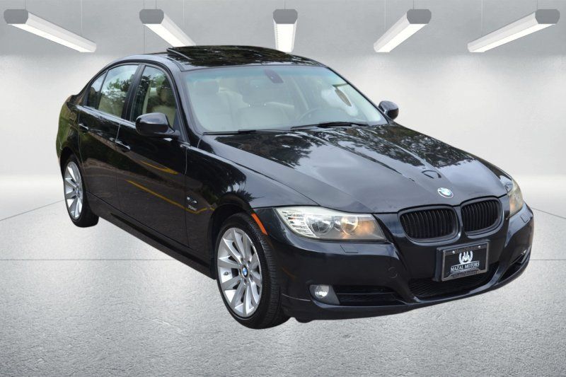 Used 2011 BMW 328i xDrive Sedan AWD/4WD image 5