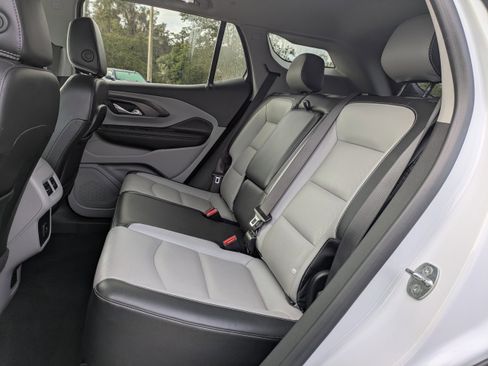 Used 2023 GMC Terrain SLT image 15