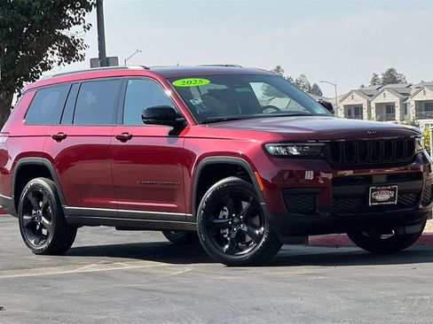 New 2025 Jeep Grand Cherokee L Altitude image 2