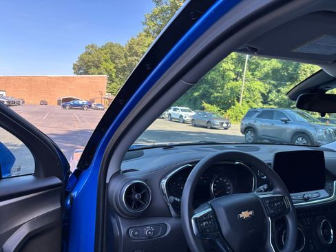 Used 2025 Chevrolet Blazer LT FWD image 35