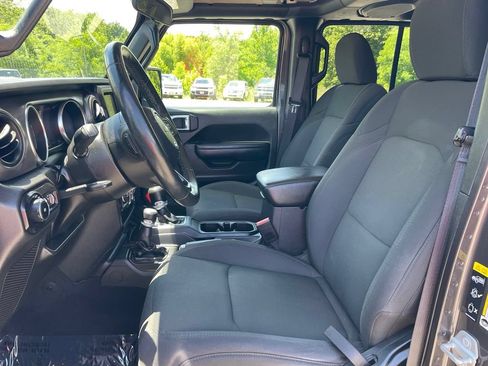 Used 2022 Jeep Wrangler Unlimited Sport AWD/4WD image 2