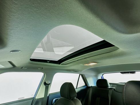 Used 2025 Hyundai Venue SEL FWD image 26