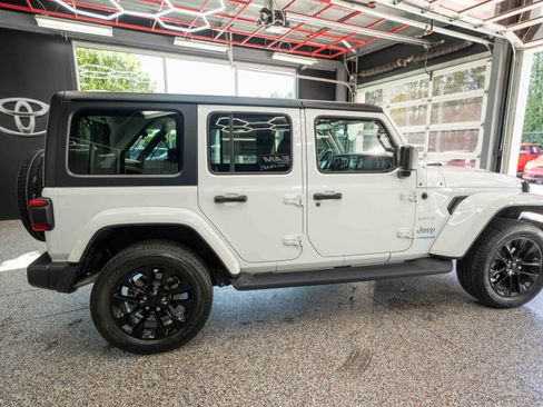 Used 2022 Jeep Wrangler Unlimited Sahara w/ Cold Weather Group image 4