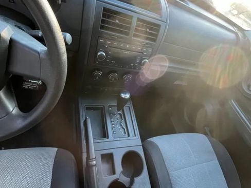 Used 2007 Dodge Nitro SXT image 11