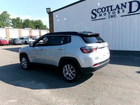 Used 2025 Jeep Compass Limited AWD/4WD image 8
