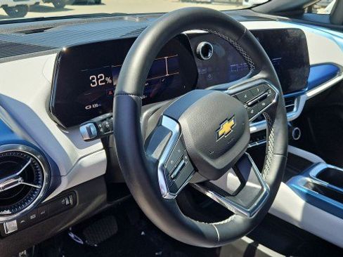 Used 2024 Chevrolet Equinox EV LT FWD image 11