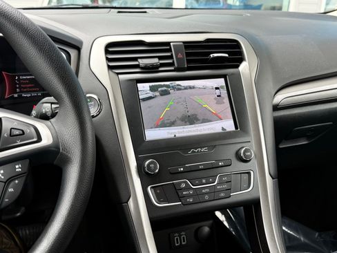 Used 2019 Ford Fusion SE FWD image 32
