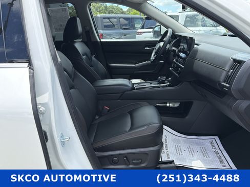 Used 2023 Nissan Pathfinder SL FWD image 13