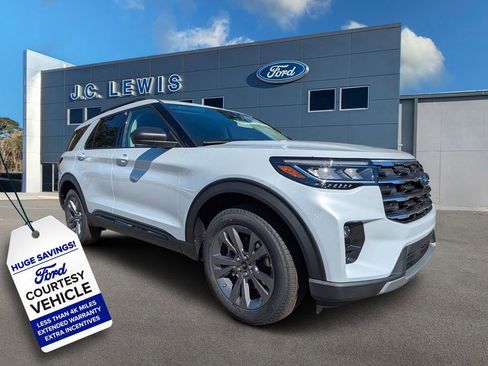 New 2026 Ford Explorer Active w/ Active Comfort Package AWD/4WD image 1