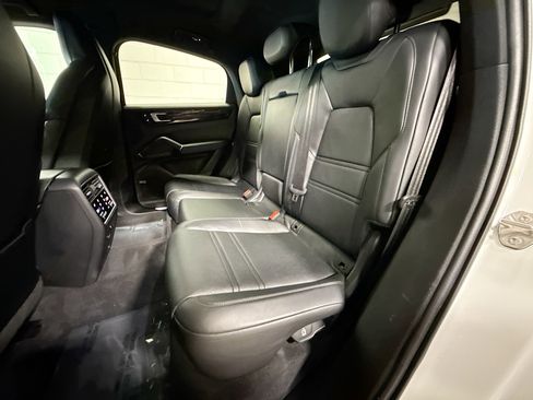 Certified 2022 Porsche Cayenne Coupe AWD/4WD image 21