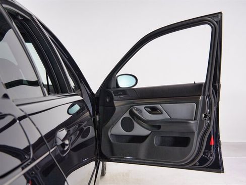 Used 2001 BMW M5 image 33