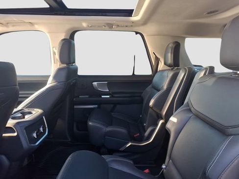 Used 2025 Ford Expedition Max Platinum w/ Driver's Package AWD/4WD image 9