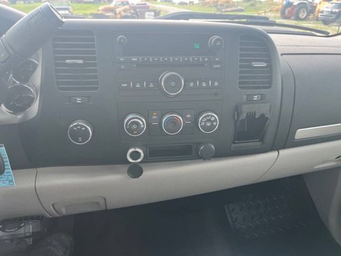 Used 2007 Chevrolet Silverado 2500 LT w/ Suspension Package, Off-Road AWD/4WD image 8