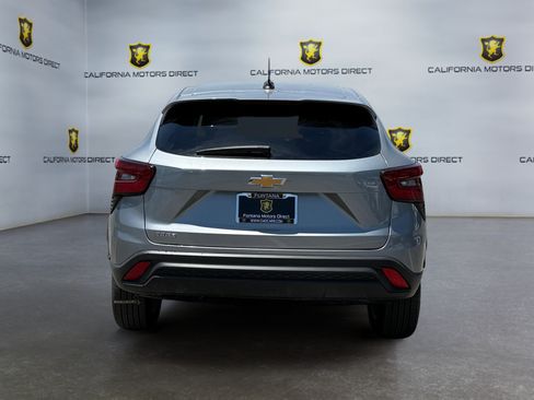 Used 2024 Chevrolet Trax LS w/ LS Convenience Package FWD image 4