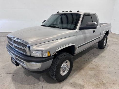 Used 2001 Dodge Ram 2500 Truck SLT image 2