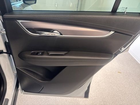 Used 2025 Cadillac XT6 Luxury image 14