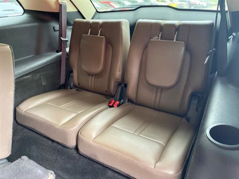 Used 2013 Lincoln MKT AWD image 11