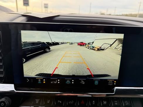 Used 2025 Chevrolet Silverado 2500 ZR2 w/ Technology Package image 17