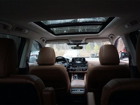 Used 2023 Nissan Pathfinder Platinum image 15