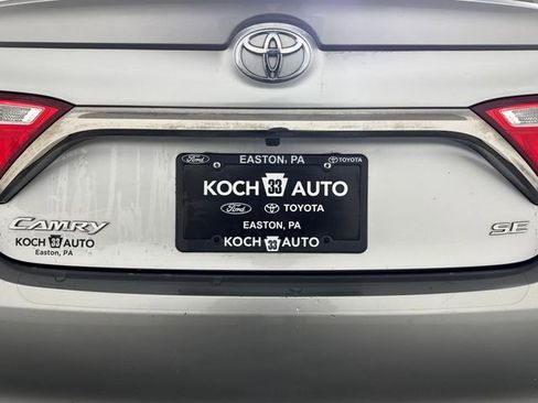 Used 2016 Toyota Camry SE w/ Four Season Floor Mat Package FWD image 18