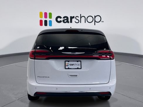 Used 2023 Chrysler Pacifica Touring-L FWD image 4