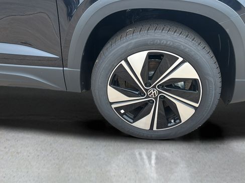 New 2026 Volkswagen Taos SE AWD/4WD image 9