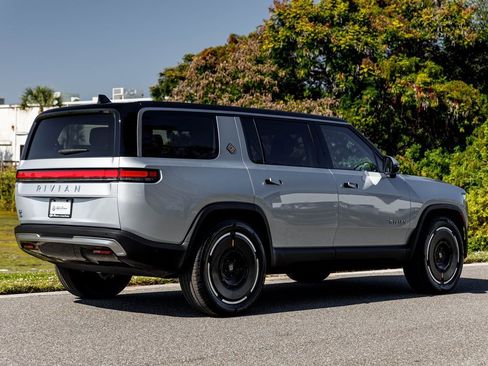 Used 2025 Rivian R1S Adventure image 3