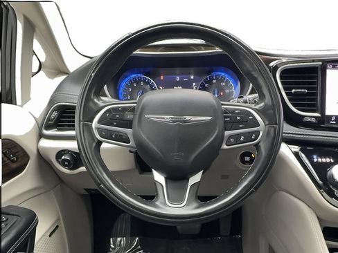 Used 2022 Chrysler Pacifica Limited FWD image 35