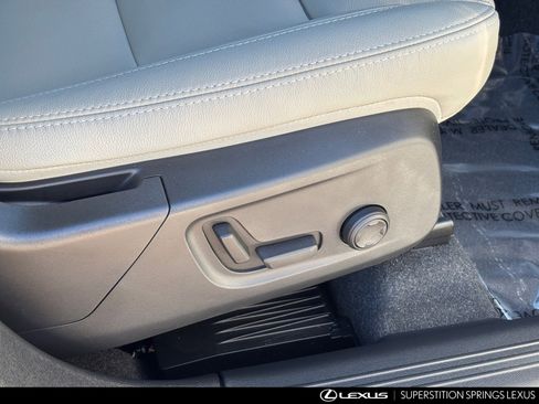 Used 2024 Volvo XC40 B5 Plus w/ Protection Package Premier image 13