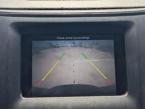 Used 2019 Jeep Cherokee Latitude Plus FWD image 10