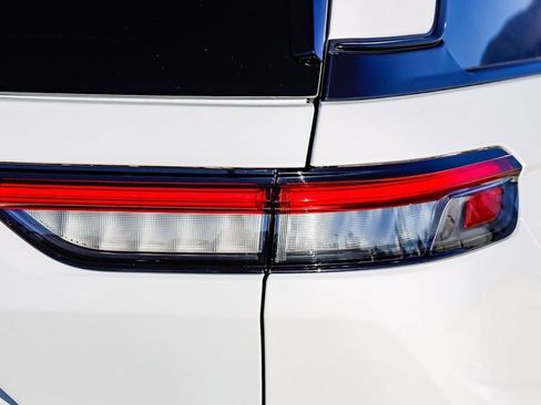 New 2025 Jeep Grand Cherokee Limited w/ Black Appearance Package image 10