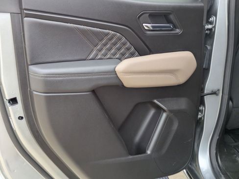 Used 2025 GMC Canyon Denali image 14